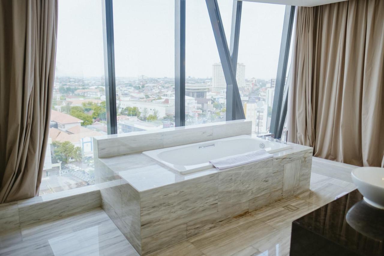 Po Hotel Semarang Luaran gambar