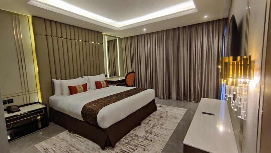 Po Hotel Semarang Luaran gambar